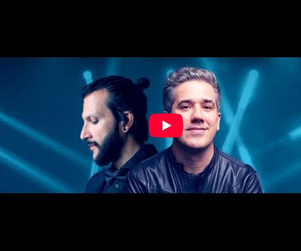 Rogério Flausino, maestro Carlos Prazeres e orquestra em Goiânia